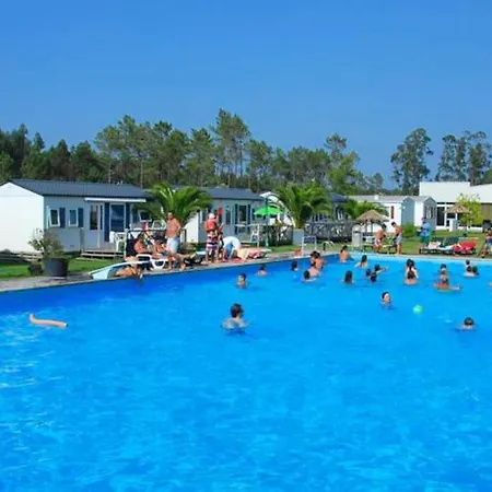 Comfortable Near With Shared Pool בית נופש *