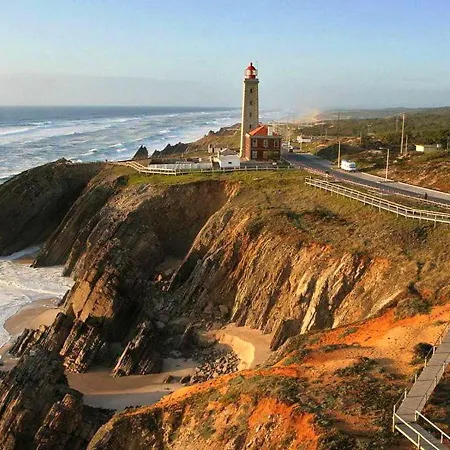 בית נופש Comfortable Near With Shared Pool