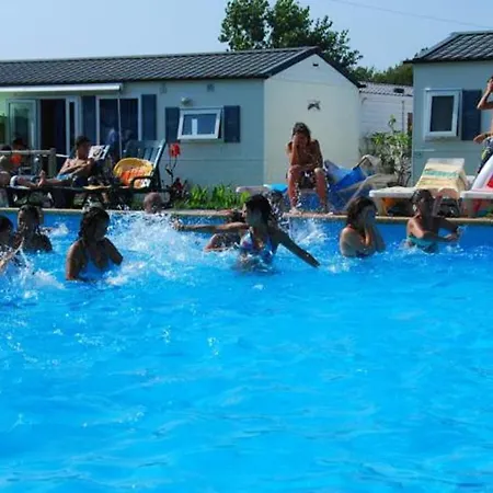 Comfortable Near With Shared Pool בית נופש