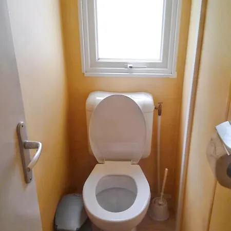 בית נופש Comfortable Near With Shared Pool *