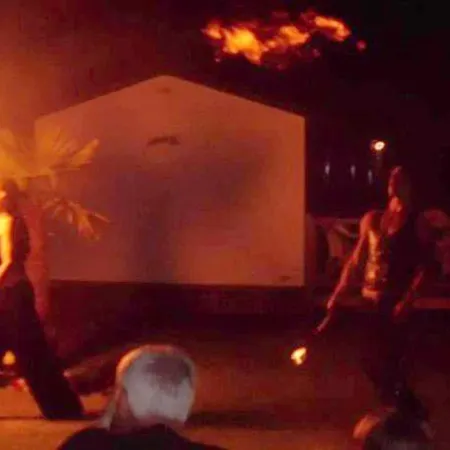 Comfortable Near With Shared Pool