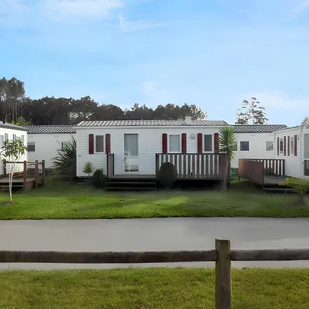 Comfortable Near With Shared Pool Holiday home *