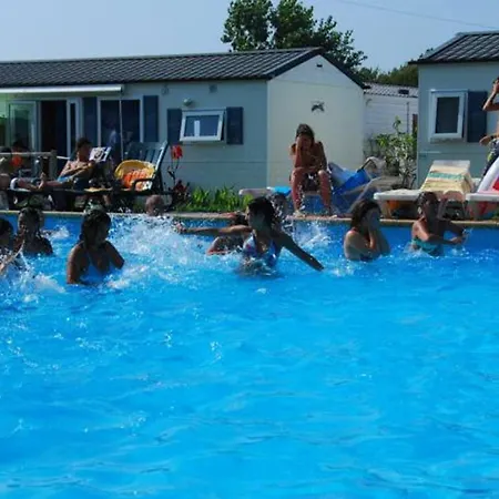 Comfortable Near With Shared Pool Дом отдыха Патаяш