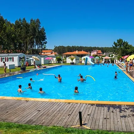Comfortable Near With Shared Pool Ferienhaus