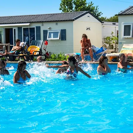 Ferienhaus Comfortable Near With Shared Pool